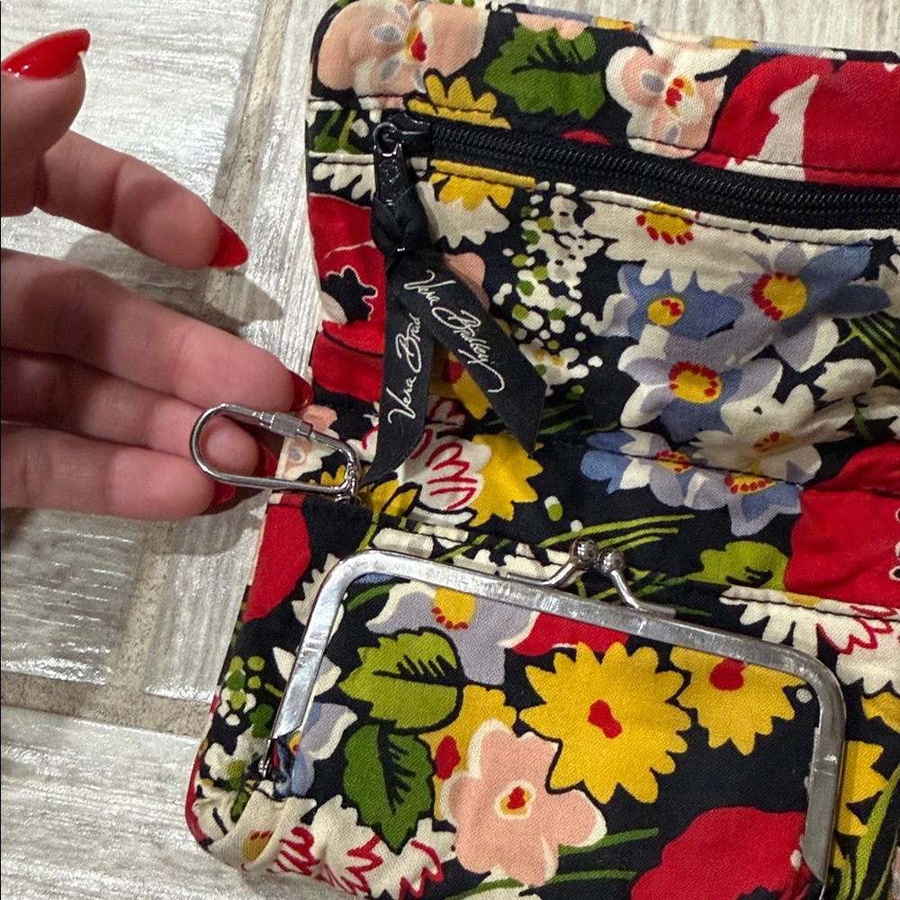 wallet is Vera Bradley retired Poppy Fields pattern - Picture 3 of 5